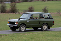 「トヨタ・ランドクルーザー」と並んでプライベーターに愛用されたというランドローバー。第1回パリ－ダカールラリーでは同社の「レンジローバー」がオート部門の1位に輝いている。