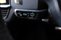 快適なドライブをアシストする機能・装備も充実。アダプティブクルーズコントロールをはじめとした運転支援システム（レーンキープアシストとリモートパークアシストはオプション）や、インフォテインメント／コネクテッドシステムなどは、いずれも標準装備となる。