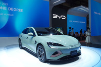 BYDのミドルサイズ電動セダン「シール」。2024年春に発売が予定されている。
