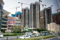 珠海はマカオと隣接する経済特区のひとつだ。街並みには高層ビルが多いだけでなく、目下建設中のものもあって地域の勢いを感じさせる。道路や歩道、植え込みもキレイに管理されており、ゴミ箱もたくさん設置されているのは正直、意外だった。