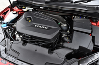 豊かなトルクと低燃費との両立をうたう1.6リッター直4ターボエンジン。JC08モードの燃費値は16.2km/リッターを記録する。
    