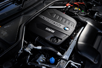 57.1kgm/1500-3000rpmという大トルクが自慢の、3リッター直6ディーゼルターボ。新型「X5」には、このほかにも3リッター直6と4.4リッターV8の、2種類のガソリンエンジンが用意されている。