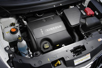 吸排気独立可変バルブタイミング機構付きの3.7リッターV6は、先代より40psと4.1kgm上乗せされた309ps、38.7kgmを発生する。