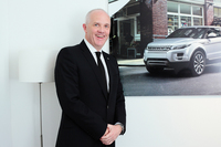 ランドローバーのスタジオディレクター、デイヴィッド・サディントン氏。