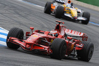 キミ・ライコネンのフェラーリはこの週末終始精彩を欠き、結局6位でゴール。レース終盤の追い抜きはすばらしかったが、ここにきてマクラーレンのポテンシャルにフェラーリが押されていることが明白となった。（写真＝Ferrari）