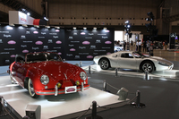 主催者招待で展示された1953年「ポルシェ356カブリオレ」と1964年「ポルシェ・カレラGTS（904）」。