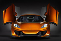 あのマクラーレン久々のロードカー、渾身のサーキットリポートを収録。