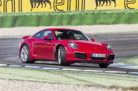 第311回：「ポルシェ911カレラ」が衝撃のリニューアル！　ターボ化した新型の実像に迫るの画像