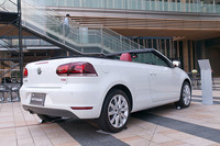 テールランプにはダークテールレンズが用いられた。