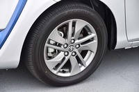 テスト車には、オプションの15インチアルミホイールが装着されていた。