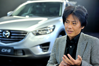 車格や排気量の違いを超えて、エンジン、トランスミッション、ボディー、シャシーなどの基幹ユニットの基本コンセプトを共通化し、いわば相似形の設計とすることで、さまざまな製品を同じプロセスで開発・生産できるようにする。これがコモンアーキテクチャー構想である。「いわゆるモジュラー構想とは異なります」と大塚主査。