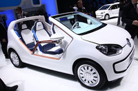 「up! azzurra sailing team」。