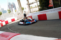 コースは、初心者でも30秒程度で1周できる、短めの易しいレイアウト。ちなみに、速い人は20秒台でラップする。