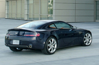 悩ましい選択肢登場!?　アストンマーティンのV8モデル発表の画像