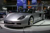 コイツがカレラGT。正直、つまんねぇデザインだよね。