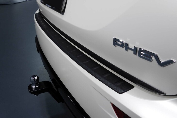 三菱アウトランダーPHEV ACTIVE FIELD（テールゲートガーニッシュ＆リアバンパーガーニッシュ）