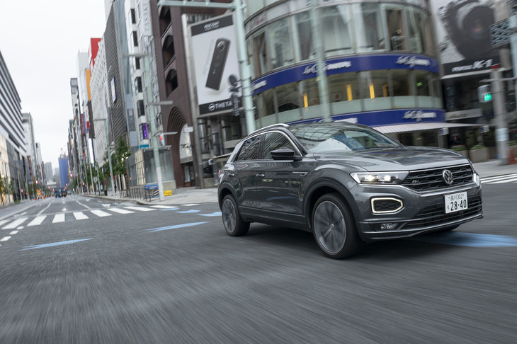 「Tロック」の燃費は18.6km/リッター（WLTCモード）。アイドリングストップ機構やブレーキエネルギー回生機構の採用で、高効率な走りを実現している。