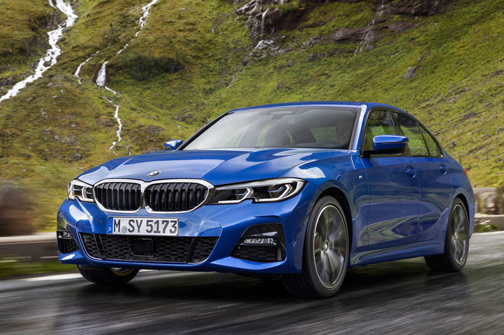 2018年にデビューした第7世代の「BMW 3シリーズ セダン」（写真は同時のもの）では、全長が76mmも拡大。フロントグリルの大型化もトピックのひとつだった。