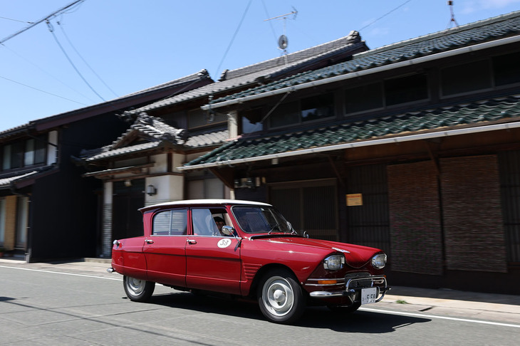 「いささか奇怪」などともいわれたマスクにクリフカットのルーフと個性たっぷりの姿は1968年「シトロエン・アミ6」。