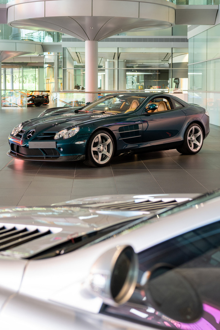 MTCには、2003年生まれのスーパースポーツ「メルセデスSLRマクラーレン」の姿も。デザインのインパクトもさることながら、当時最先端の電子デバイスを満載したハイテクカーとしても注目された。