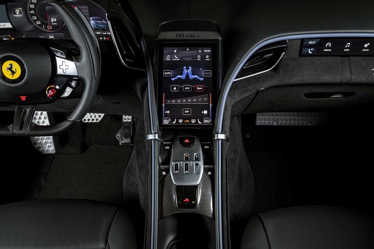 フェラーリ・ローマ スパイダー（センタークラスター＆センターコンソール）