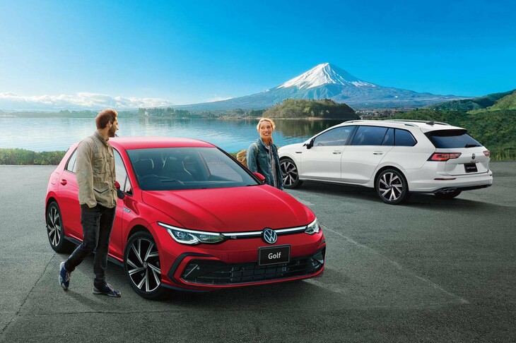 「フォルクスワーゲン・TDI Rライン プラチナムエディション」（写真左手前）と「ゴルフヴァリアントTDI Rライン プラチナムエディション」（同右奥）。