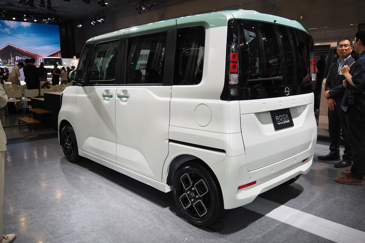 日産ルークス ハイウェイスター（リアビュー）