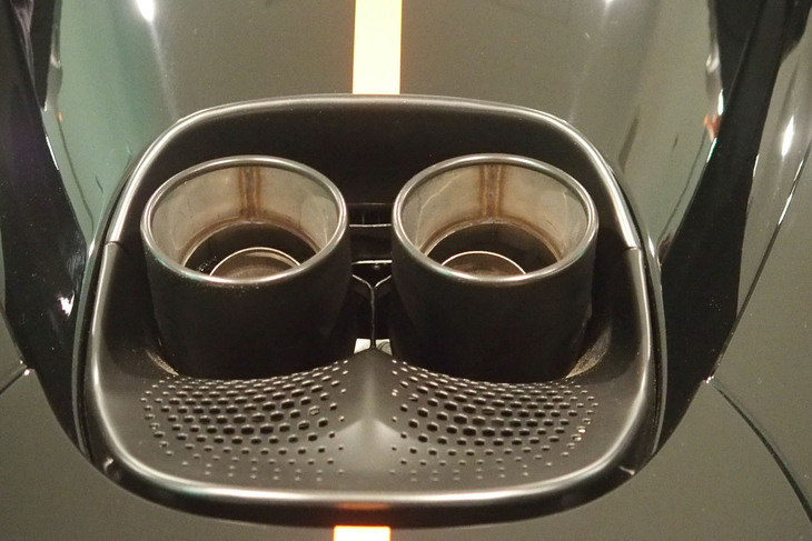 アストンマーティン・ヴァルハラ（テールパイプフィニッシャー）