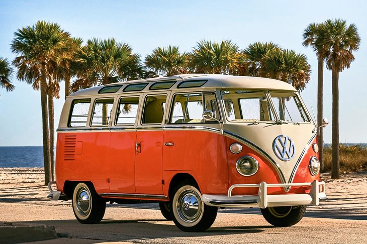 パワープラントがリアにまとめて搭載されていた「タイプ1」のシャシーは、派生モデルの開発に適していた。写真はワンボックスカーの「タイプ2」。