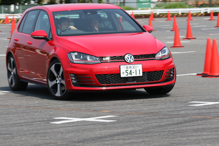 「オールラインアップ・テストドライブ」では、最新のフォルクスワーゲン車を特設コースで試乗することができる。