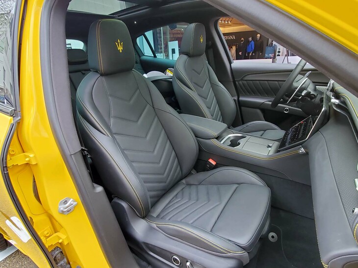 マセラティ・グレカーレ（フロントシート）