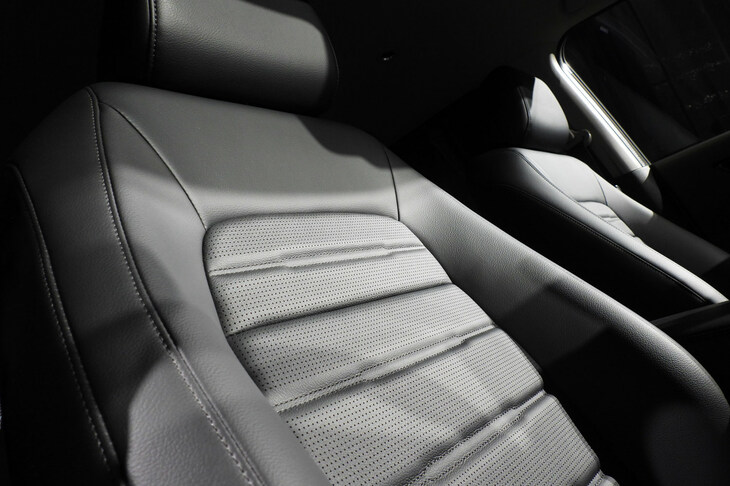 ホンダCR-V e：HEV RS（フロントシート）