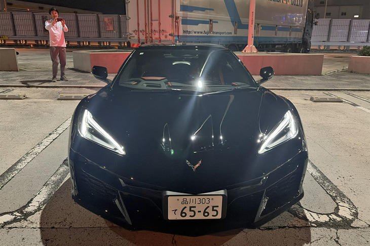 今回の試乗車は「ブラック」の外板色をまとっていた。真っ黒でド迫力である。ちなみに最新の改良モデルにおいて、エクステリアデザインに大きな変更はない。