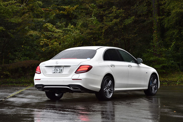 「E350eアバンギャルド スポーツ」はエコカー減税により自動車重量税と自動車取得税が100％免税となる。