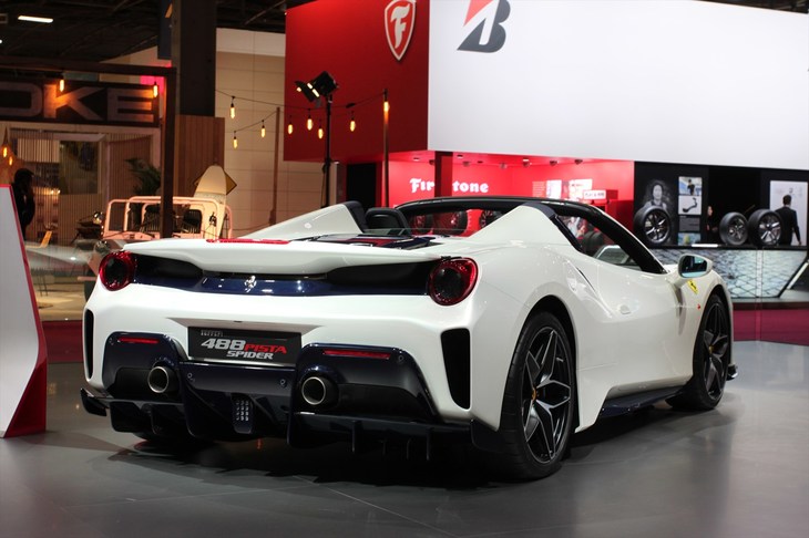 フェラーリ488ピスタ スパイダー