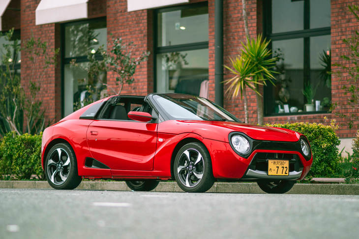 「S660ネオクラシック」専用のボディーパーツは樹脂にガラス繊維を練り込んだFRP製。ボディーサイズはベース車両から変更はなく、全長3395×全幅1475×全高1180mm。