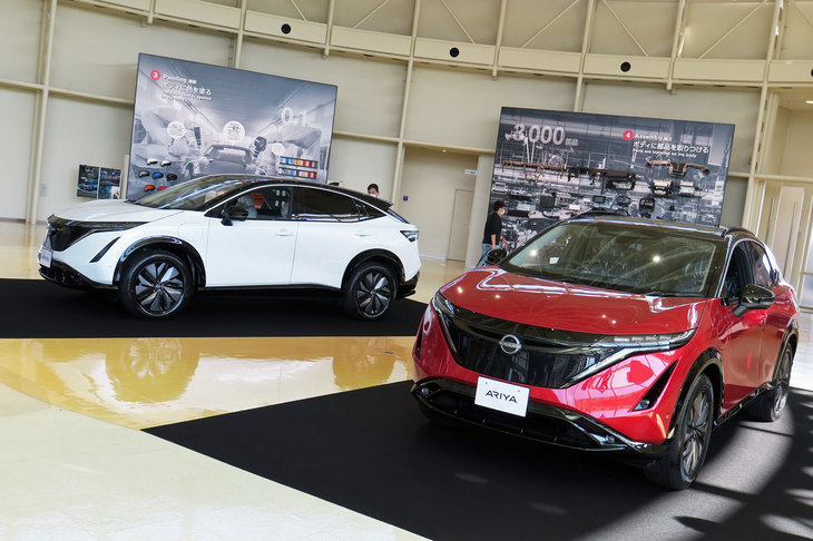 ビジターセンターに展示された新型EV「アリア」。栃木工場の新しいラインでは、同車の生産が行われる。