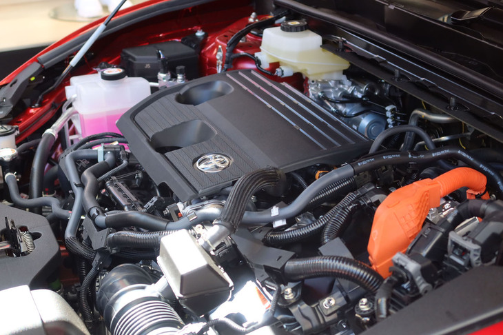 トヨタ・クラウン スポーツ（エンジンルーム）