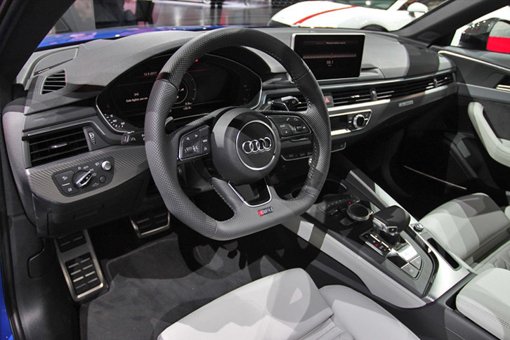 アウディRS 4アバント（インテリア）