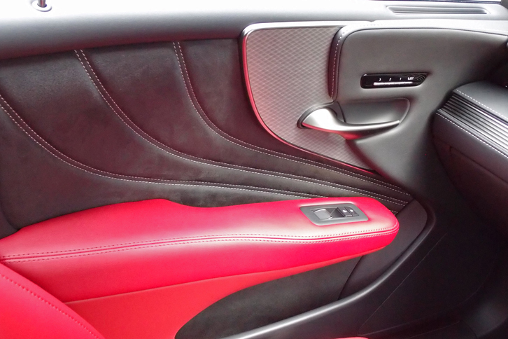 LS500“Fスポーツ”（フロントドアトリム）