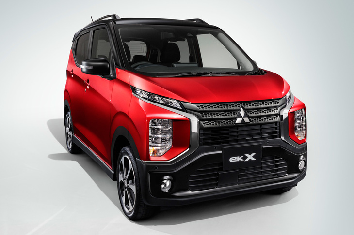 顔まわりのインパクトで言えば、「eKクロス」は今日の軽自動車の中でもNo.1の迫力だ。