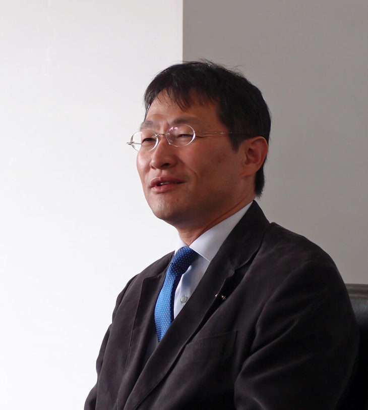 今回お話を伺った、レクサスインターナショナルの製品企画担当者、江本光輝さん。レクサスの重要な市場でもあるアメリカに2011年から2015年まで駐在した経験があり、かの地におけるクルマの使われ方は熟知しているという。