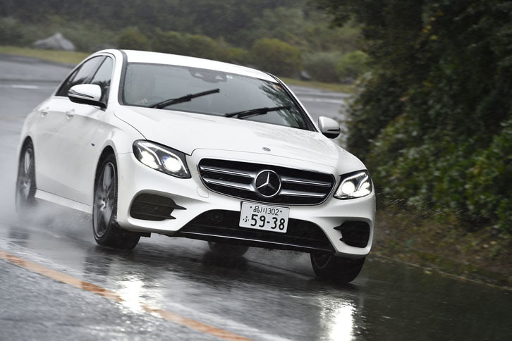 動力性能は0-100km/h加速が6.2秒で、最高速は250km/h（いずれも欧州仕様車の参考値）。