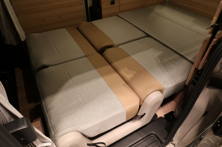 日産NV200バネットMYROOM（インテリア＜ベッドルームモード時＞）