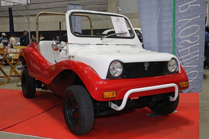 「ダイハツ・フェローバギィ」。1968年の東京モーターショーに参考出品され、1970年に100台が限定販売されたモデル。ボンネット型軽トラックである「フェロー ピックアップ」のシャシーにFRP製ボディーを架装したもので、登録上はトラックとなる。新車価格は37万8000円だったが、現在の販売価格は10倍以上の390万円。