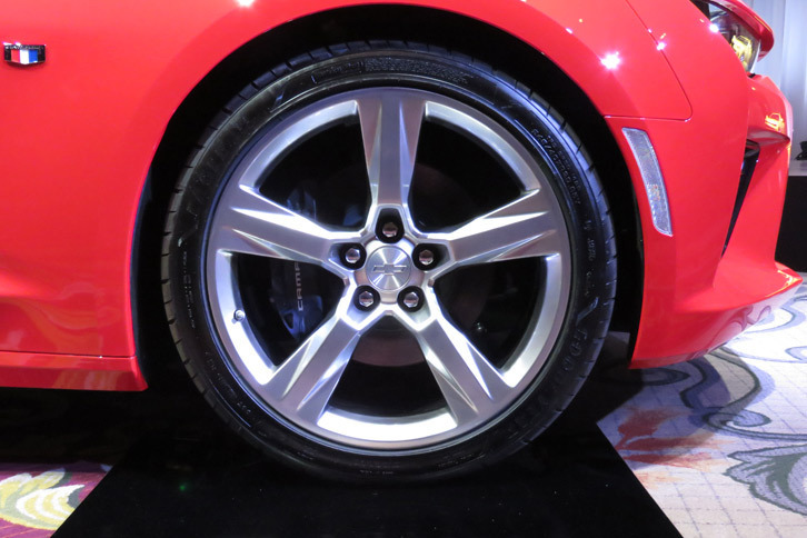 シボレー・カマロ（タイヤとホイール）