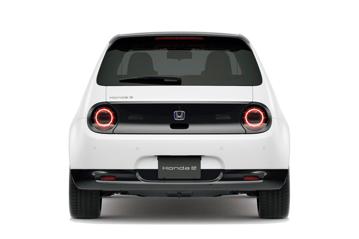 ほった「販売的には失敗だったかもしれませんが、このデザインは未来永劫（えいごう）語られるべき傑作だと思うのですよ」　
	清水「なにかしらのかたちで、受け継がれてほしいよね」