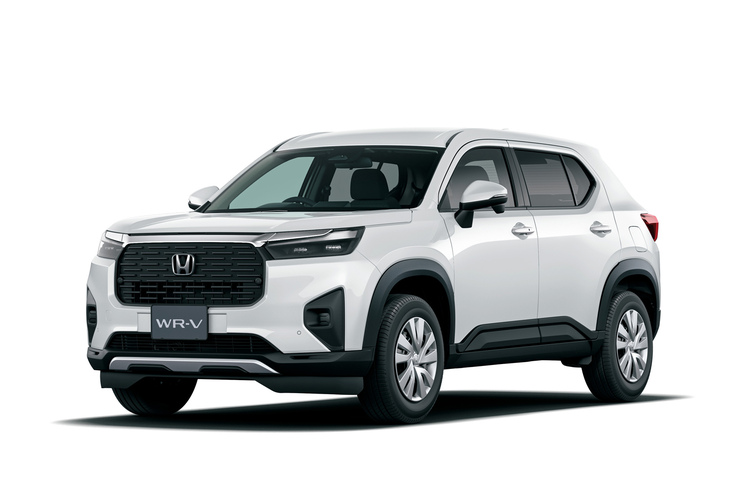 「WR-V」のエントリーグレードとなる「X」の車両本体価格は209万8800円。16インチサイズのスチールホイールが標準で装備される。ボディーカラーは他グレードと同じく、写真の「プラチナホワイト・パール」など全5色を設定している。