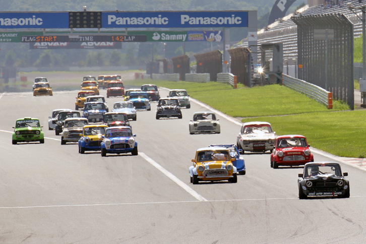 この日最多の36台が出走した、最速ミニ日本一決定戦の決勝スタート。