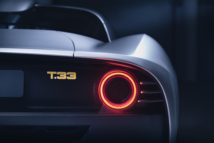 ゴードン・マレーT.33（テールランプと「T.33」のバッジ）